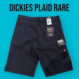 Rare Dickies cell phone pocket new with tags shorts size 40